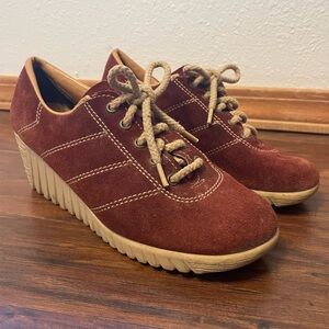 Vintage Burgundy Suede Wedge Platform Retro Lace-Up Shoes Women’s 6.5